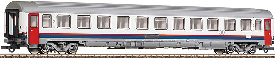 Passenger car 2nd class of express train<br /><a href='images/pictures/Roco/45708.jpg' target='_blank'>Full size image</a>